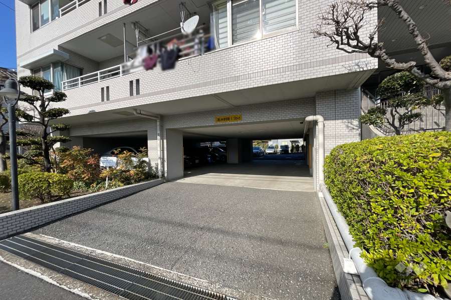 駐車場の出入り口　