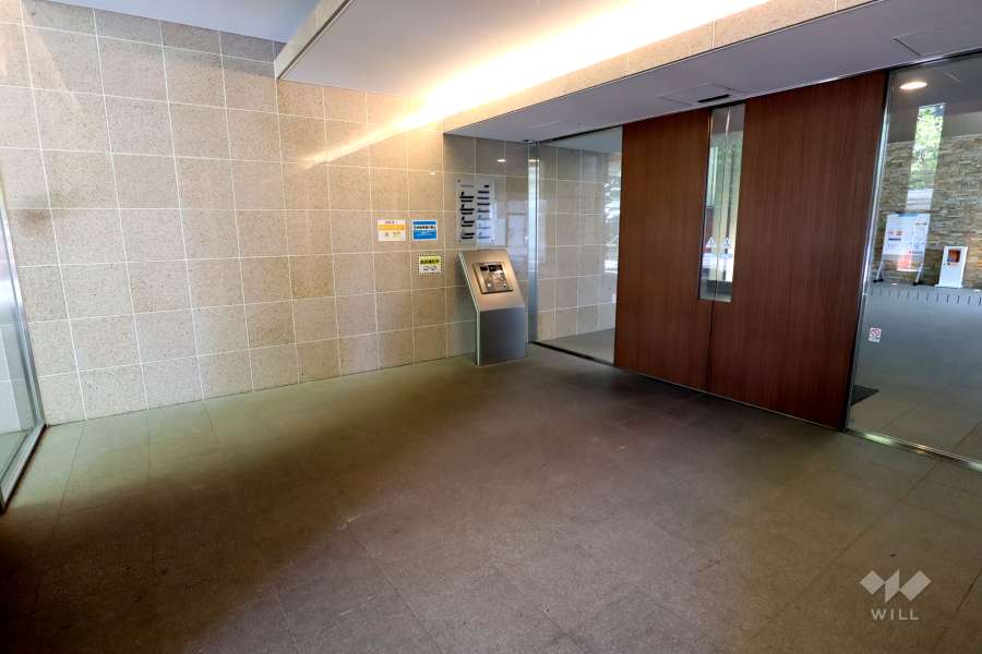 エントランスはオートロック付きです。