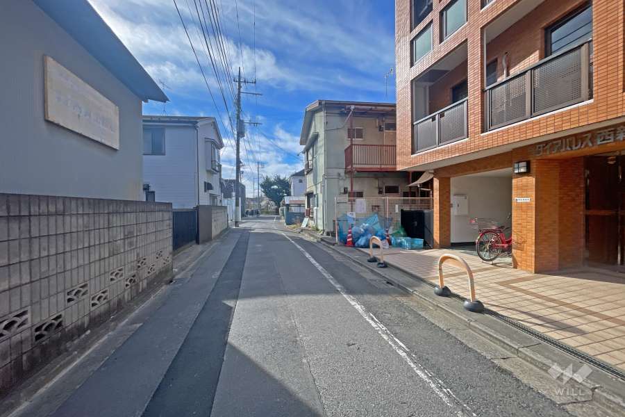 敷地の東側前面道路（北側から）