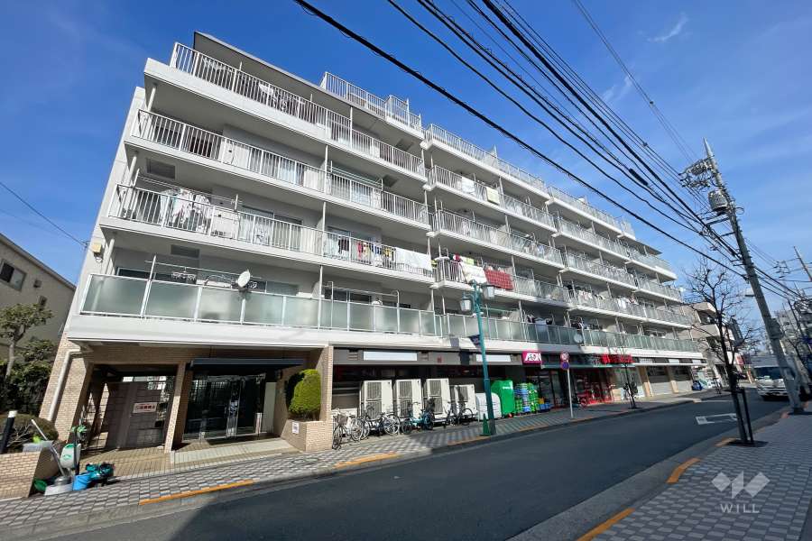 サンマンション五反野の外観（南西側から）