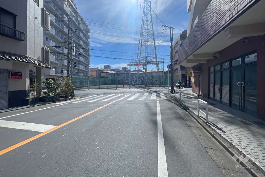 敷地東側の前面道路