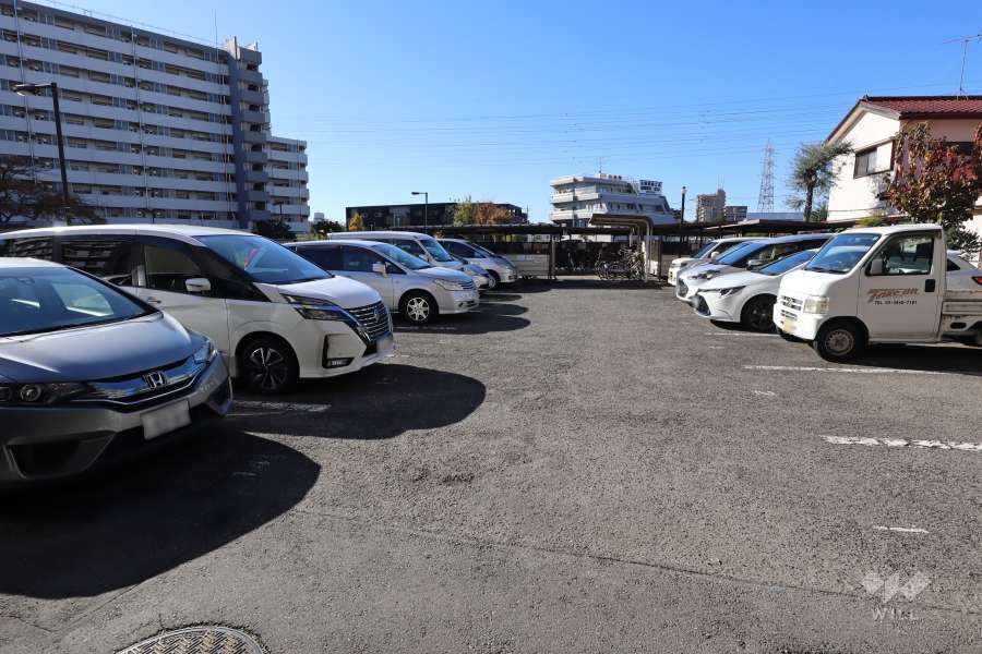 敷地内駐車場（屋外平面式）　

