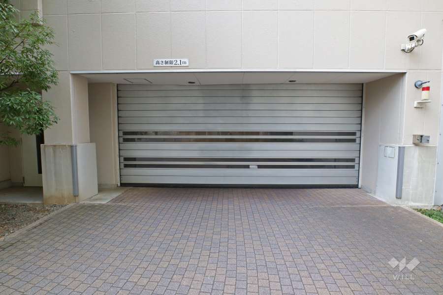 駐車場の出入り口（ゲート付き）