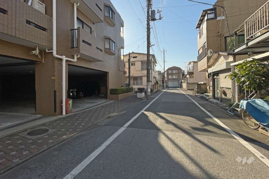敷地北側の前面道路