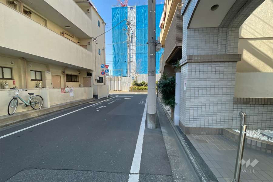 敷地南側の前面道路