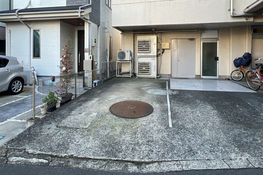 敷地内駐車場（屋外平面式）