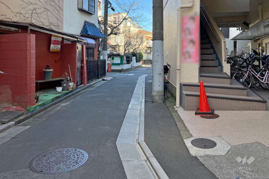 敷地北側の前面道路