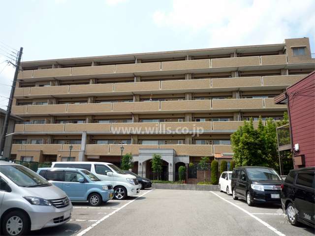 ファミール川西鶴之荘の外観（南側から）
