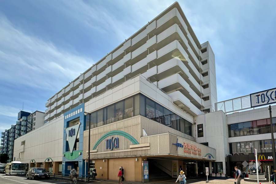 東武西新井駅東口サンライトマンションBの外観（北西側から）