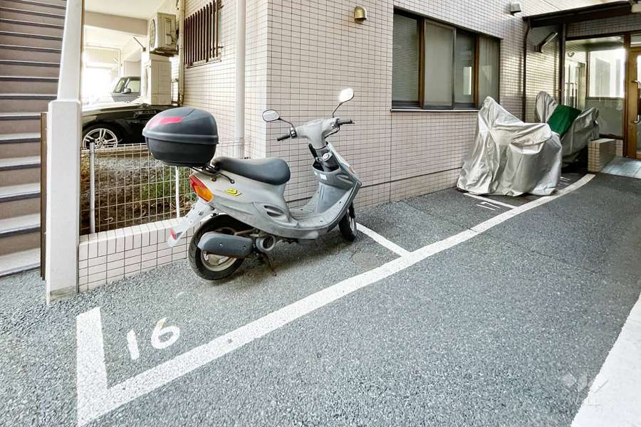 バイク駐車場