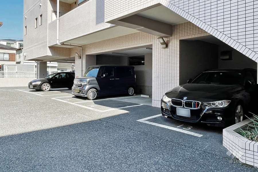 敷地内駐車場（屋内平面式）