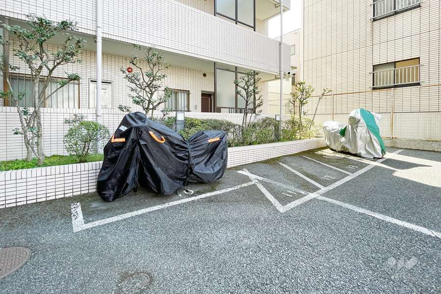 バイク駐車場