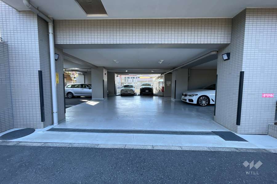 駐車場の出入り口（東側）