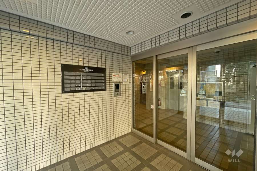 エントランスはオートロック付きです。