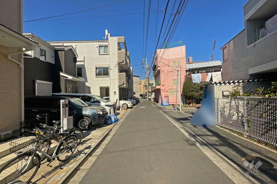 敷地の西側前面道路（南側から）