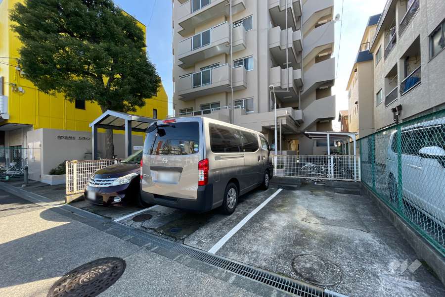 敷地内駐車場（屋外平面式）