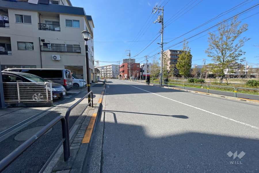 敷地北側の前面道路