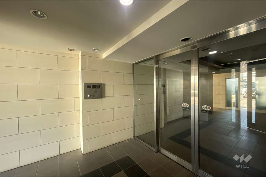 エントランスはオートロック付きです。