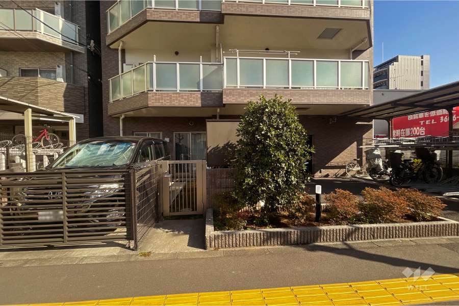 敷地内北側の駐車場（屋外平面式）