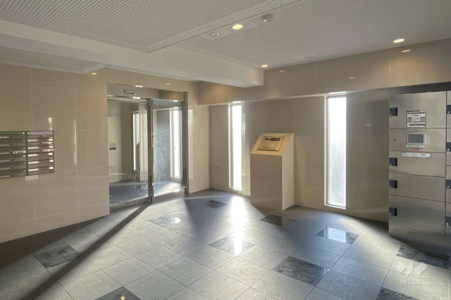 エントランスはオートロック付きです。