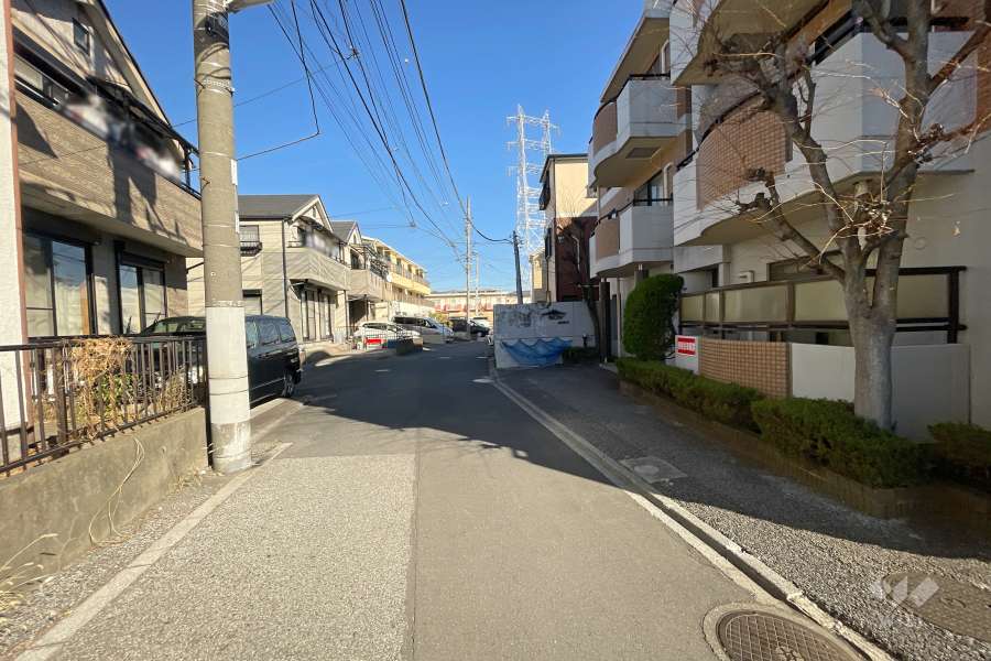 敷地北側の前面道路　
