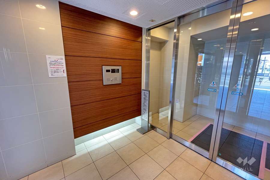 エントランスはオートロック付きです。