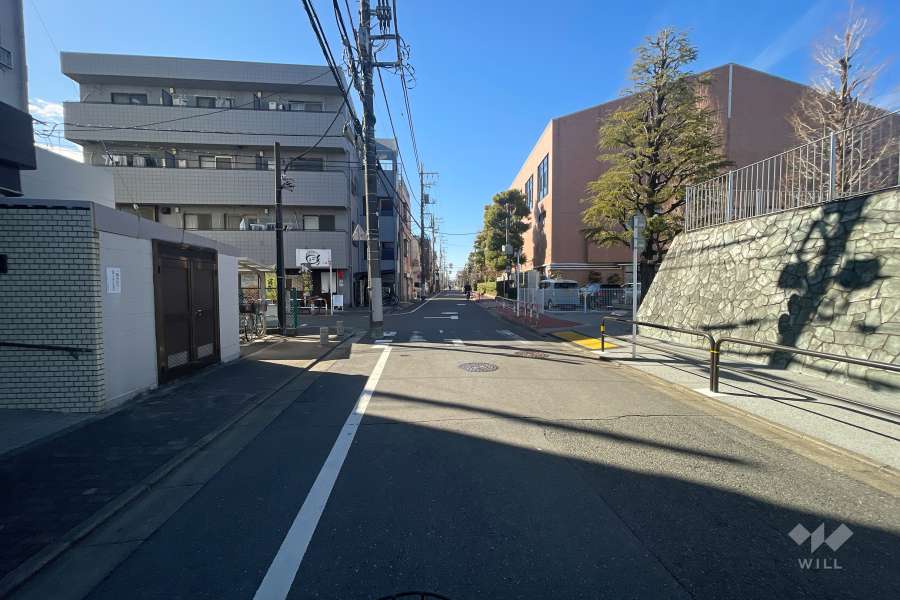 敷地北側の前面道路