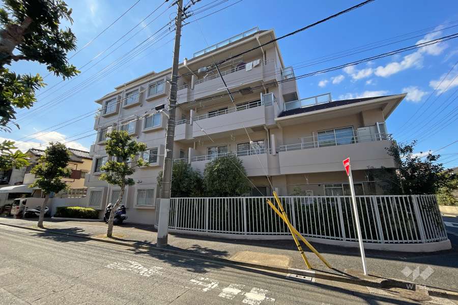 グリーンパーク北綾瀬壱番館の外観（北東側から）