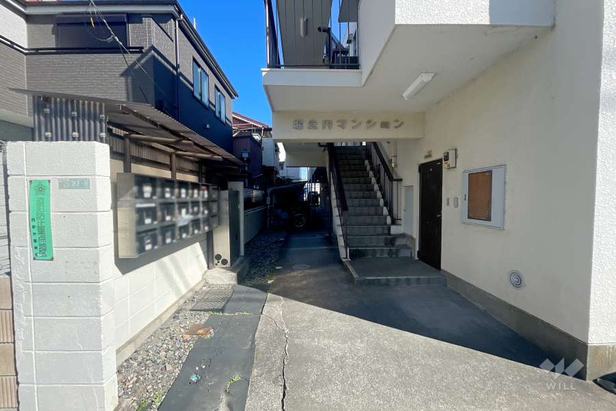 敷地入り口