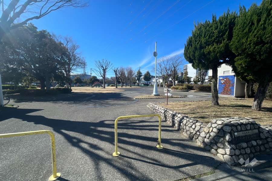 敷地に隣接した足立区立堀之内公園