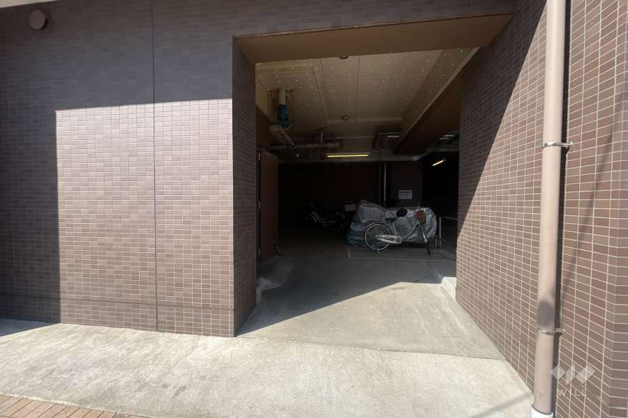 屋内に設けられた駐輪場