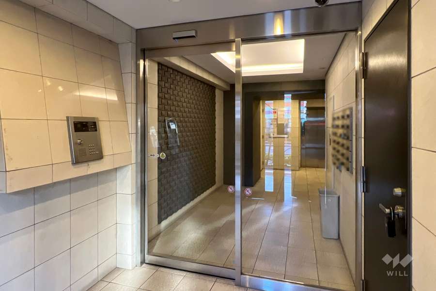 エントランスはオートロック付きです。