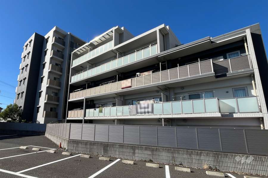 パレステージ江北の外観（東側から）