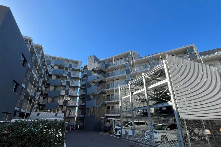 パレステージ江北の外観（北東側から）