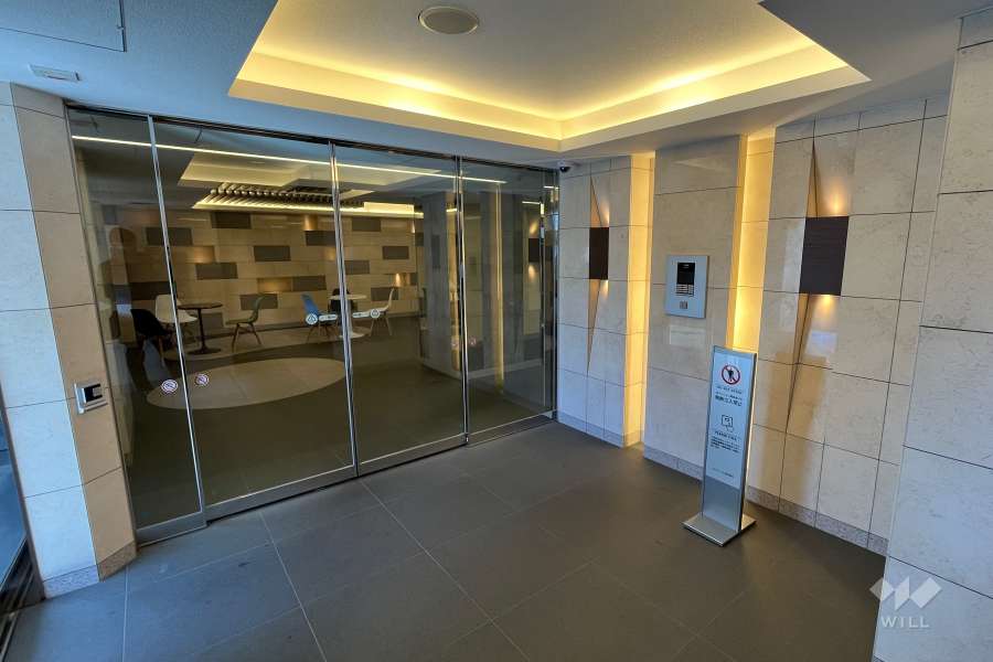 エントランスはオートロック付きです。