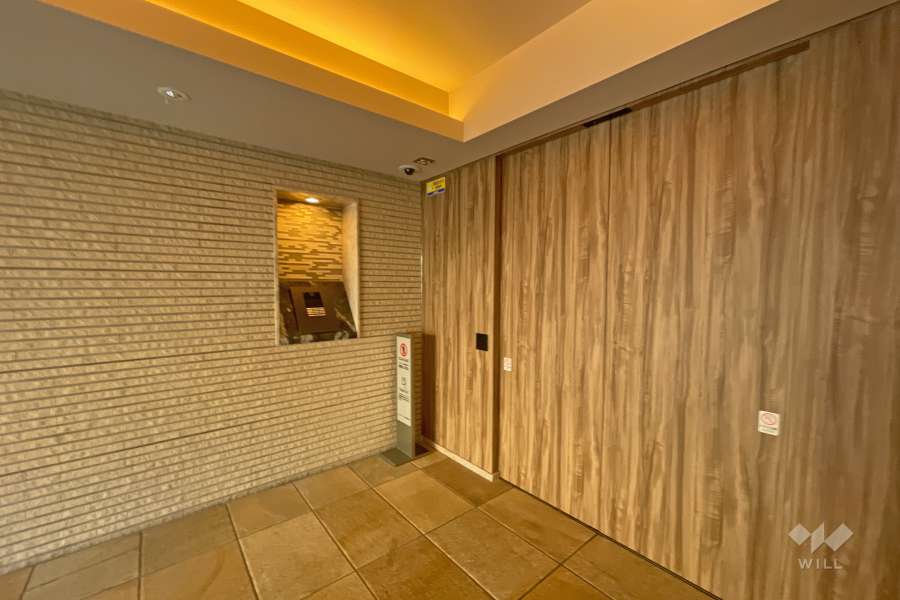 エントランスはオートロック付きです。