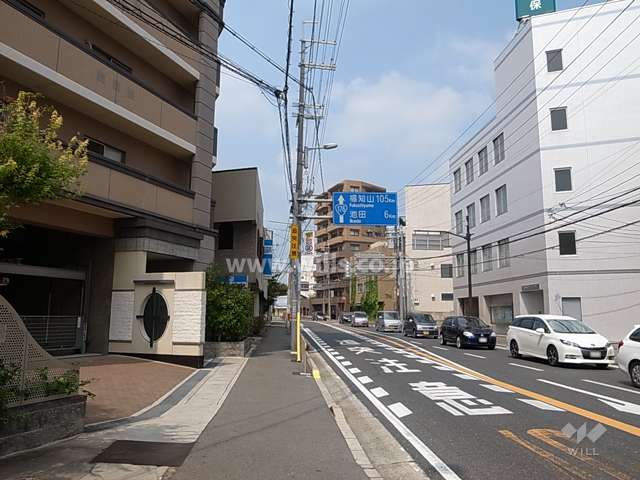 敷地の東側は国道176号線に面しています。