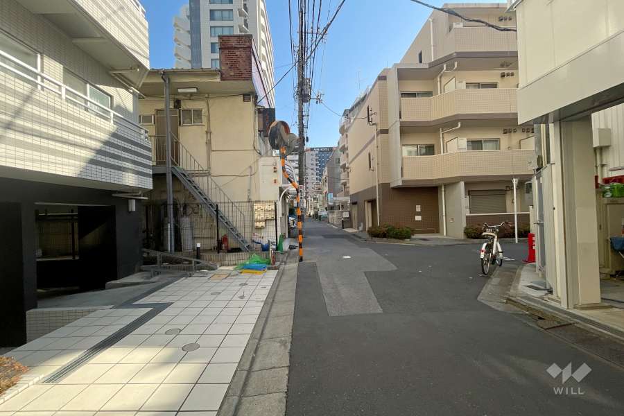 敷地南側の前面道路