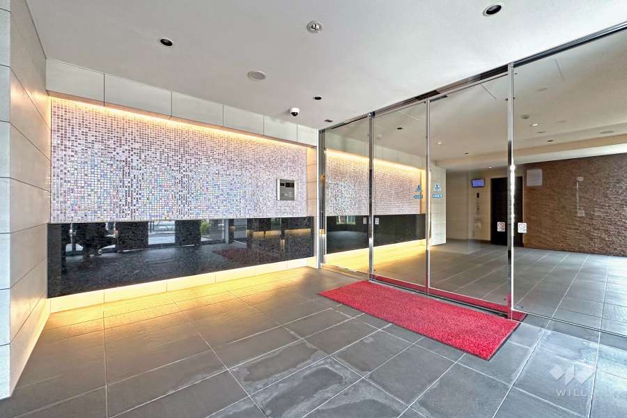 エントランスはオートロック付きです。