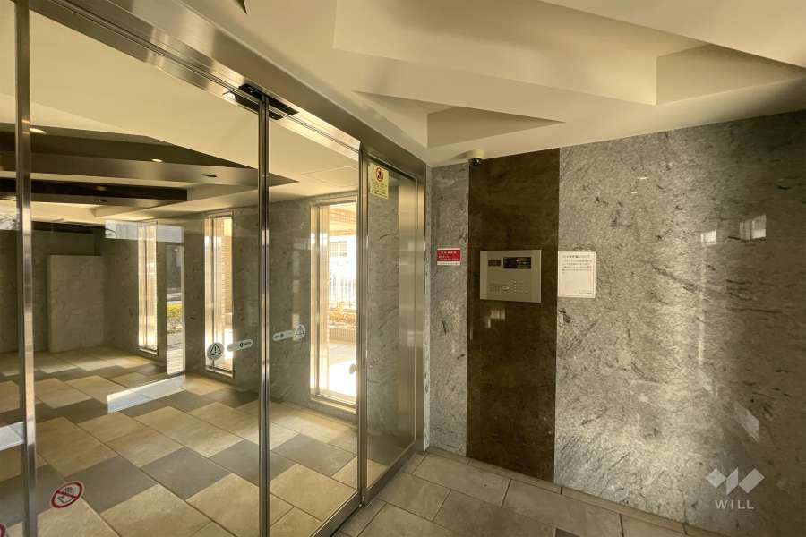 エントランスはオートロック付きです。