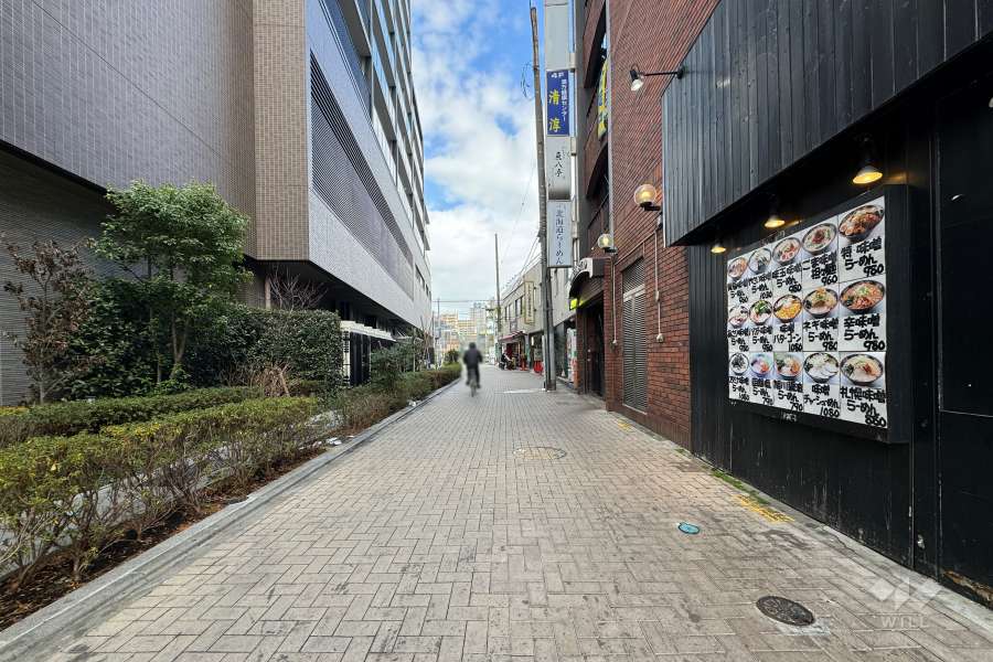 敷地東側の前面道路