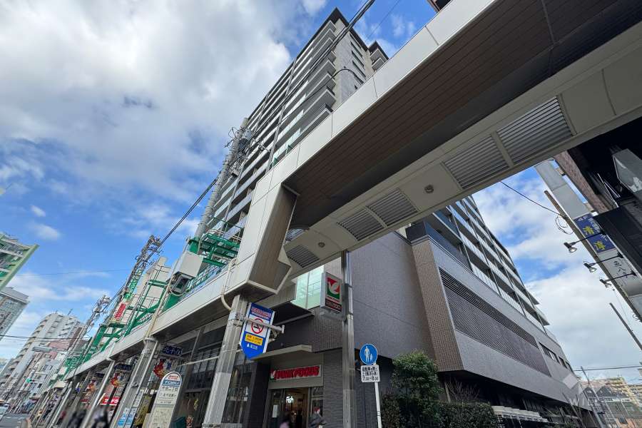 パークホームズ北千住アドーアの外観（南東側から）