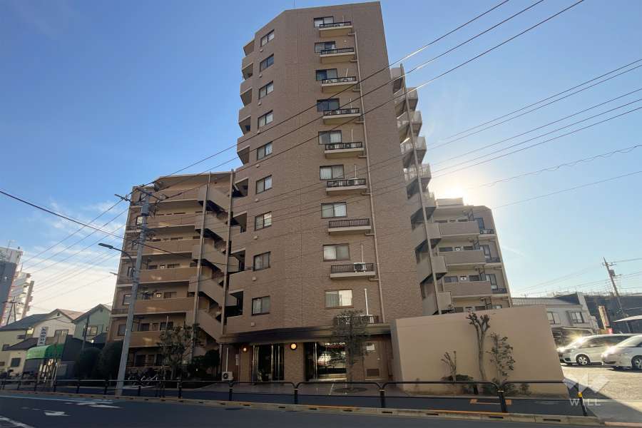 朝日パリオ西新井西館の外観（北西側から）