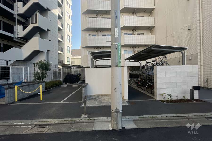 敷地内駐車場（屋外平面式）と駐輪場