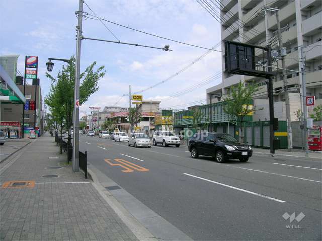 敷地の南側は内環状線です。