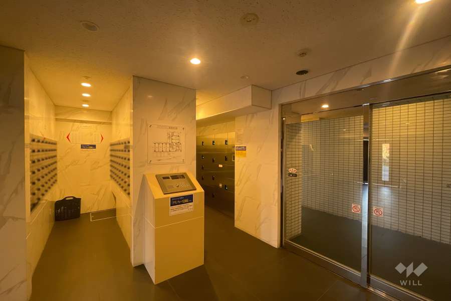 エントランスはオートロック付きです。