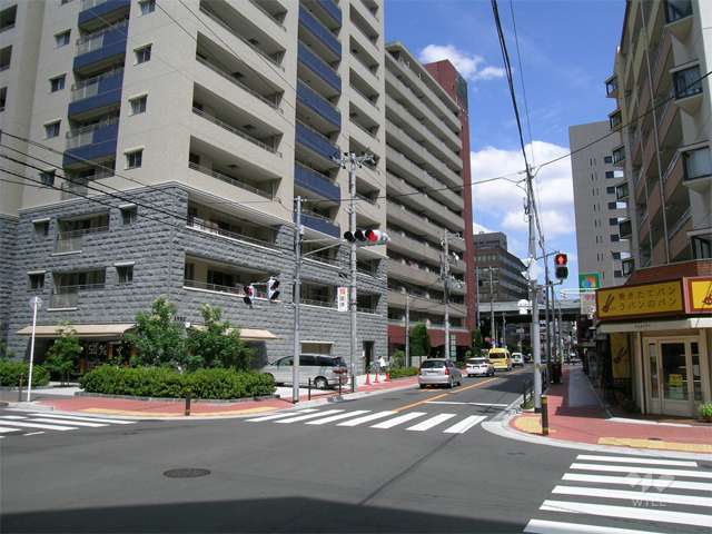 敷地南側の前面道路