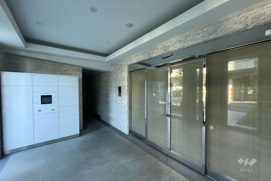 エントランスはオートロック付きです。