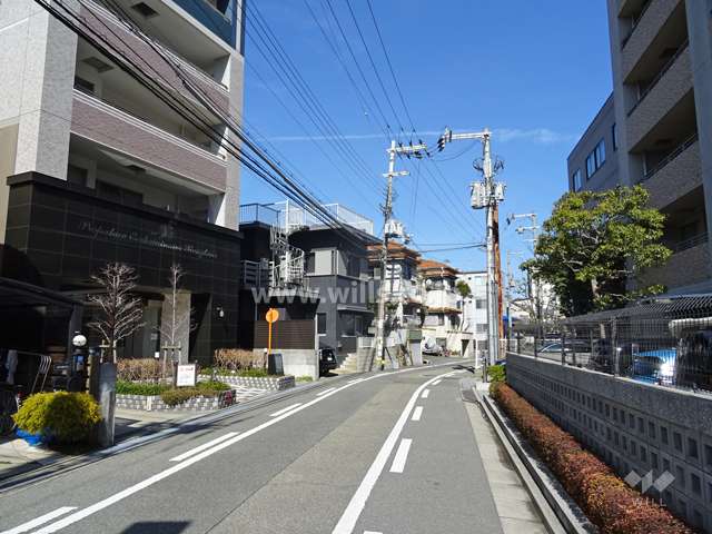 敷地南側の前面道路