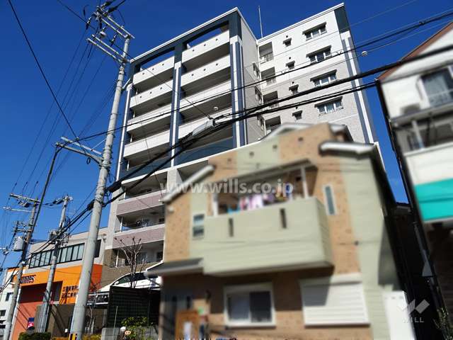 プロパレス江坂南レジグランツの外観（南東側から）